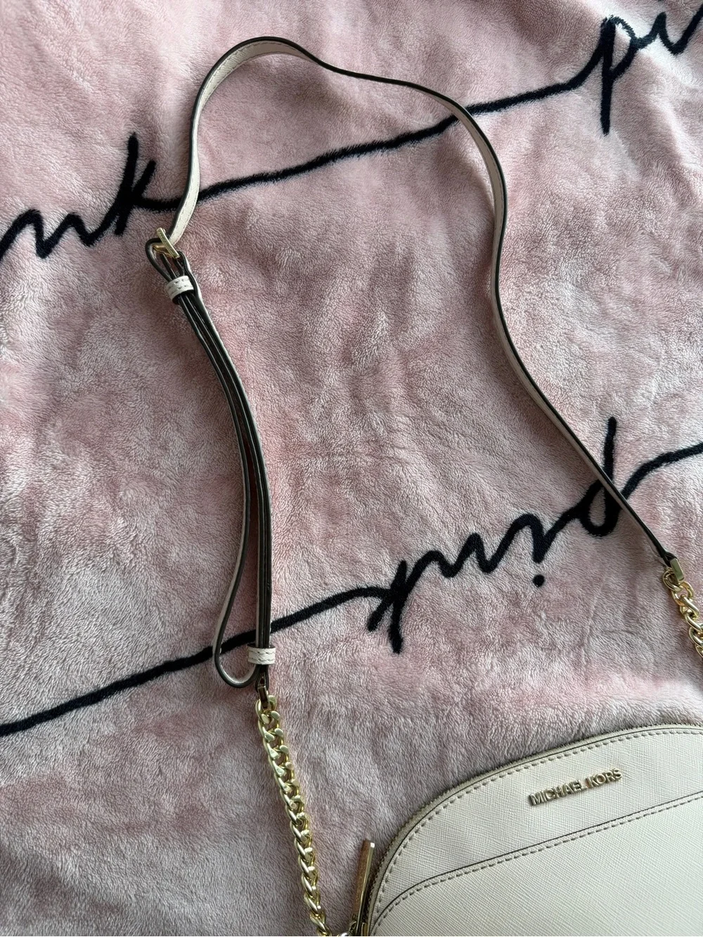 Authentic Michael Kors crossbody bag in a pink Saffiano leather
